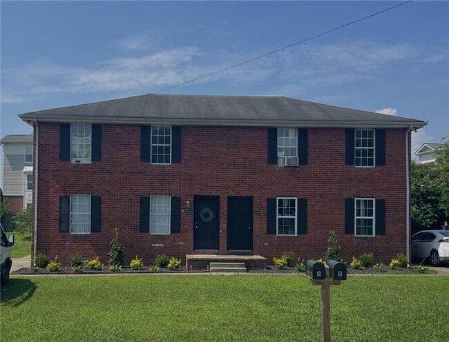 Building Photo - 1686 Classic View Dr Unit B