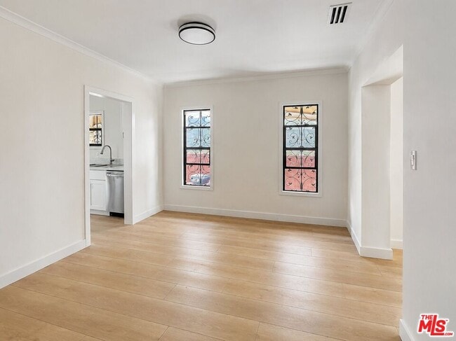 Photo - 6132 Whitsett Ave