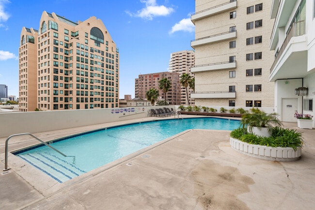 Photo - 10501 Wilshire Blvd Unidad #1605