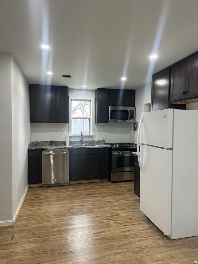 Photo - 4915 Tecumseh St