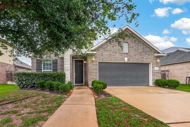 Building Photo - 2209 Hidden Meadow Ln