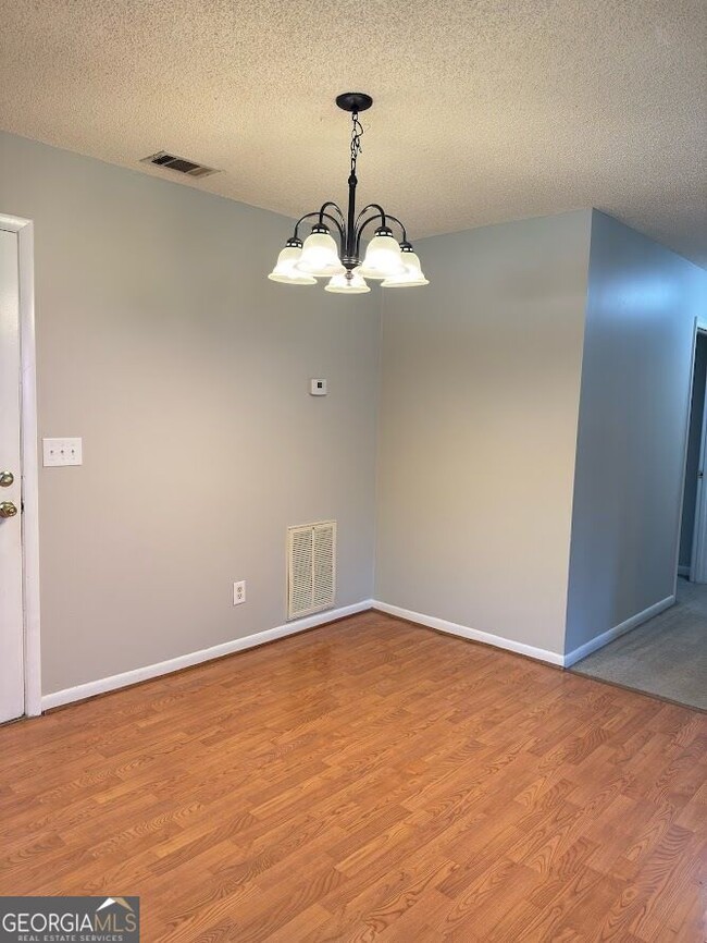 Photo - 137 Royal Cir