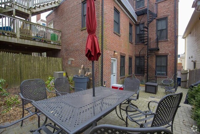 Building Photo - 8 Gates St Unit 1 Rental