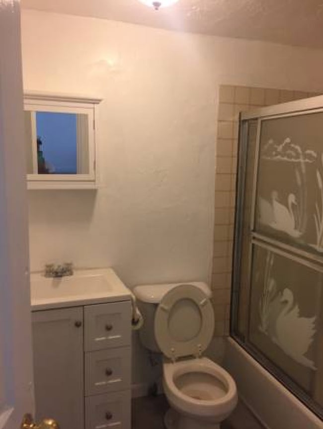 Photo - 8 Adella Pl Unit 2