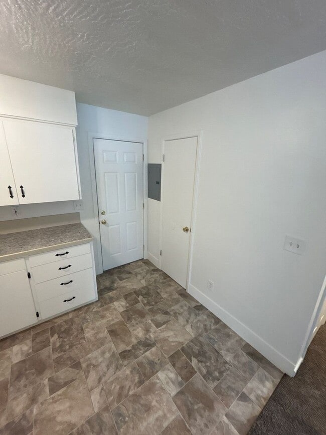 Photo - 2469 Lee St SE