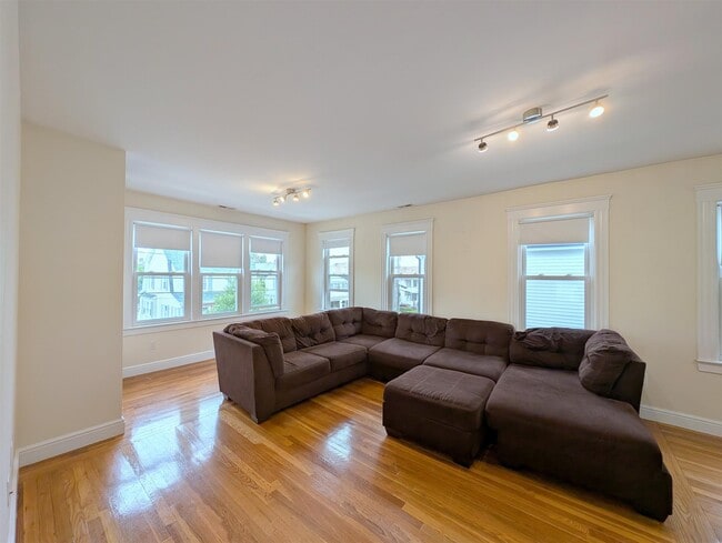 Photo - 7 Bonner Ave Unit 2