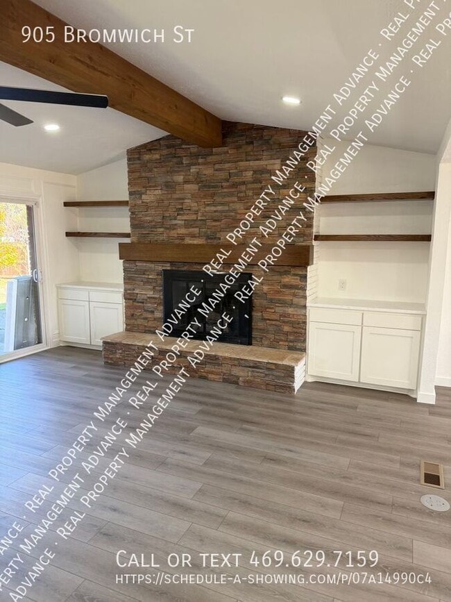 Photo - 905 Bromwich St