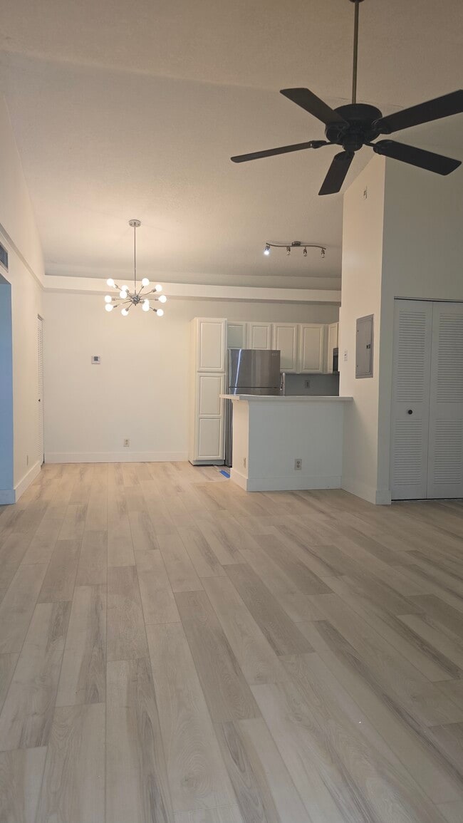 Building Photo - 611 Lyons Rd Unit 8204 Rental
