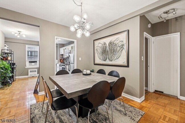 Photo - 5 Roosevelt Pl Unit 1E