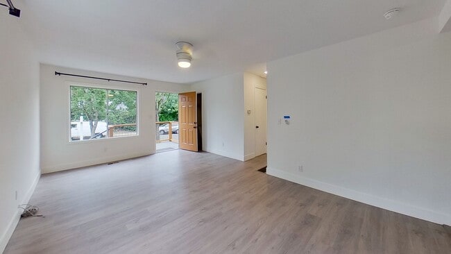 Photo - Charming Renovated Ranch 3 Bed + 2 Bath House! Washer & Dryer! Located in Portland's SE Brooklyn ...