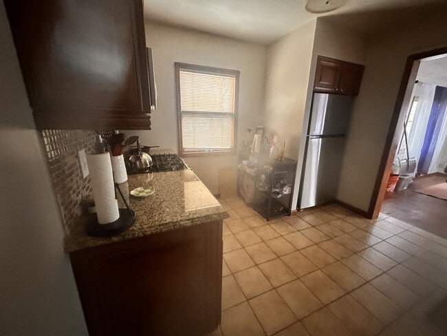 Photo - 551 Emerson St