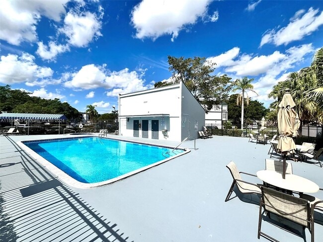 Photo - 8330 Sands Point Blvd Unidad N307