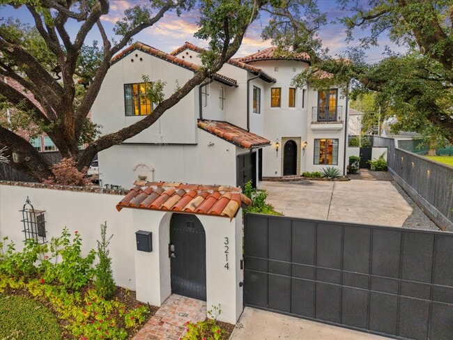 Building Photo - 3214 Westheimer Rd