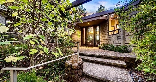 Photo - 522 Meadowood Ln