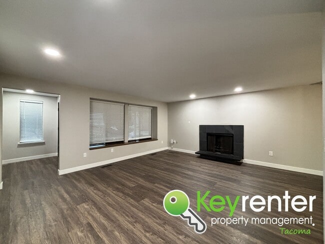 Photo - 7920-7922-7922 37th St Ct W Unidad 7922 37th St Ct W