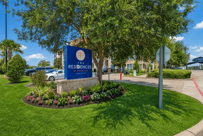 Building Photo - The Residences at Pearland Town Center