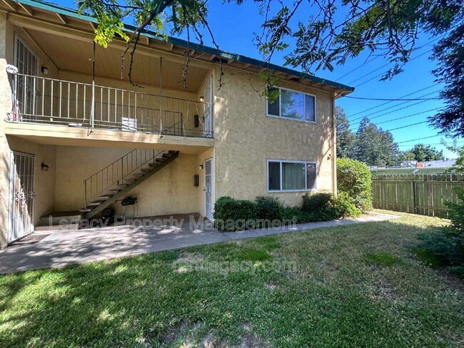 Building Photo - 4552 Ashcroft Ave Unit Apt 36D