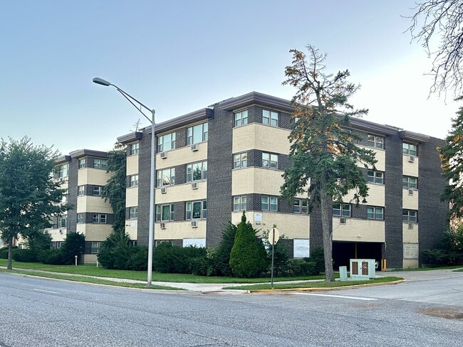 Building Photo - 8644 Skokie Blvd