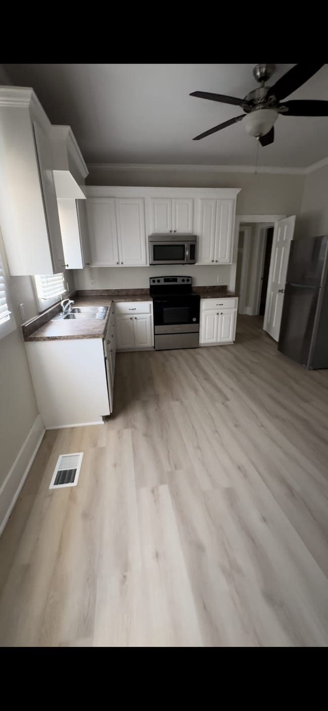 Kitchen - 2006 Cherry St