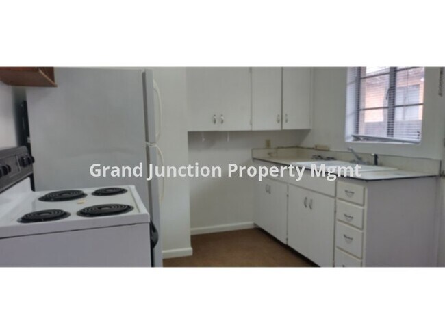 Photo - Cute 2 Bedroom Apt Near CMU