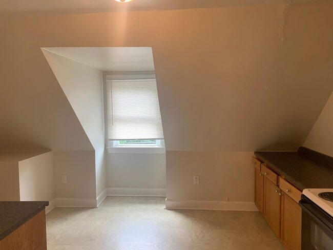 Building Photo - 424 E Maxwell St Unit 3