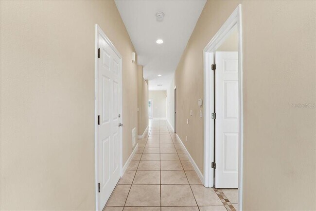 Photo - 950 E Broadway St