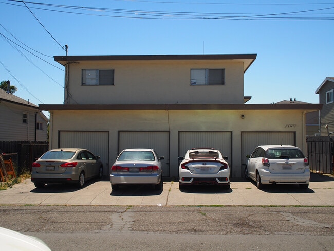 Building Photo - 3541 Davis St Unit D Rental