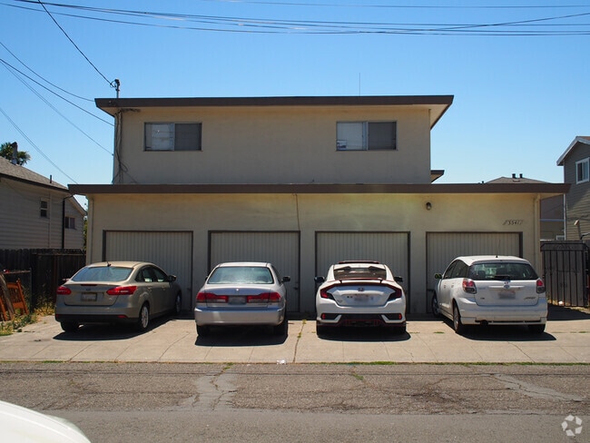 Building Photo - 3541 Davis St Unit D Rental