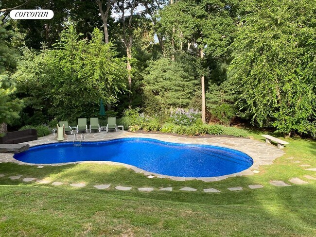 Photo - 14 Hedges Banks Dr