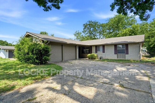 Building Photo - 924 Wisteria Way