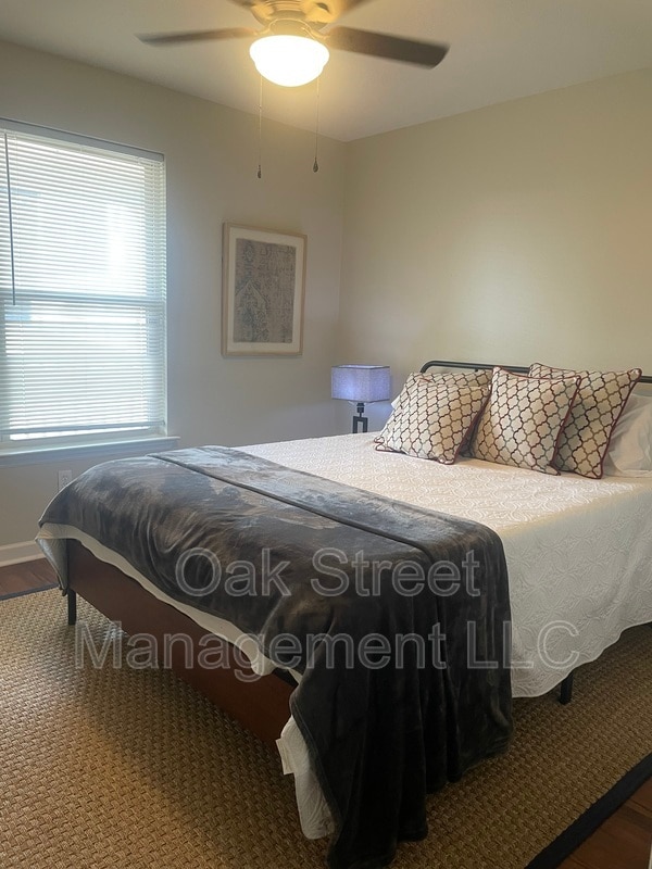 Photo - 1011 Oak St Unit A