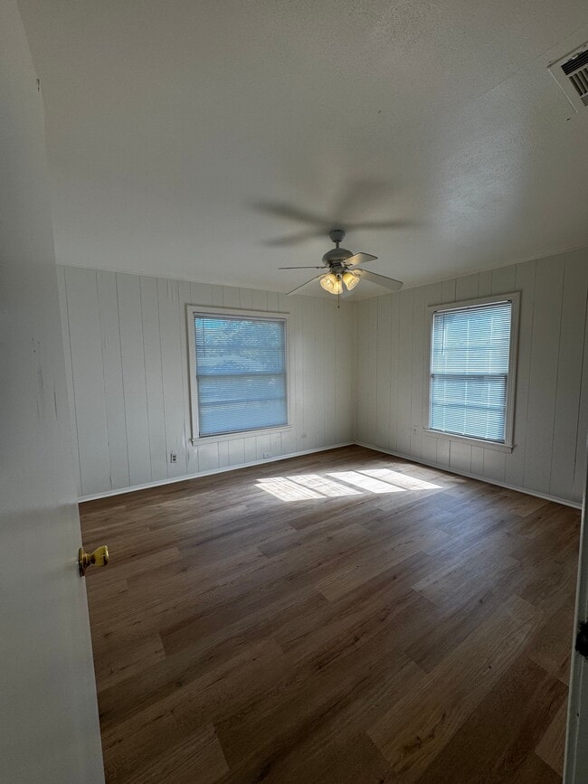 Photo - 1813 Travis St