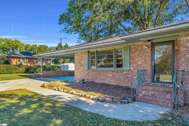 Photo - 113 Willenhall Ln