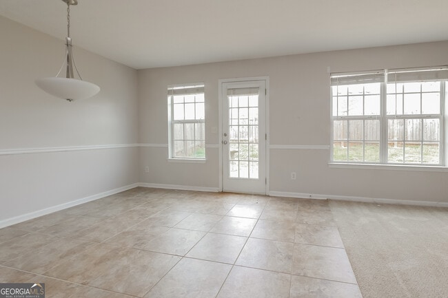 Photo - 408 Parkside Way