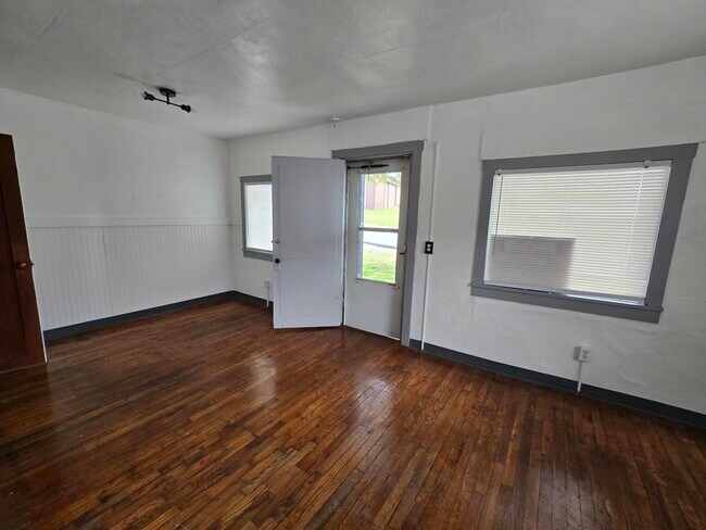 Photo - 313 Shadowrock Dr