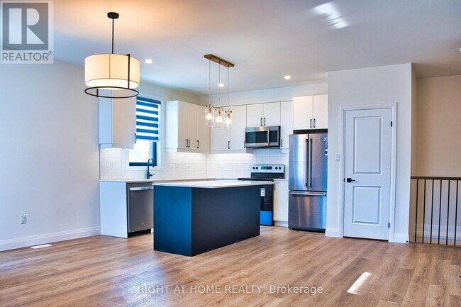 Photo - 3900 Savoy St