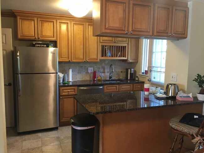 Building Photo - 50 New England Ave Unit A Rental