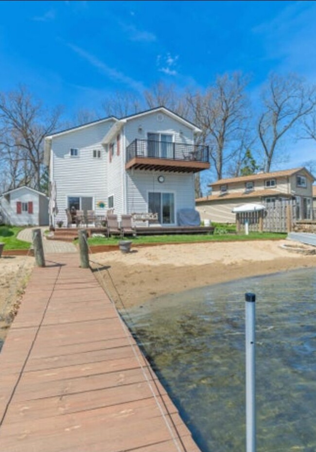 "Lakefront Living! Modern 3BR/2BA Home wit... - "Lakefront Living! Modern 3BR/2BA Home wit...