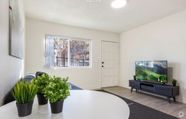 Building Photo - Downtown Modern Smart Home Unit 1