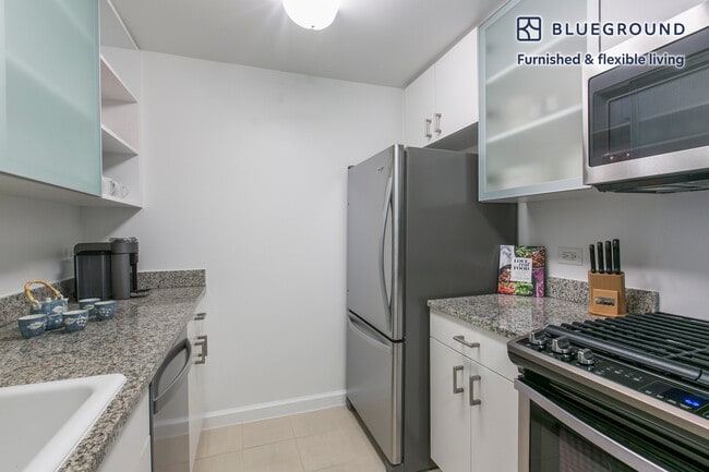 500 W 56th St Unit SI FL11-ID76