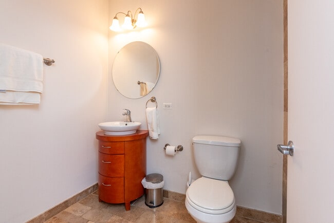 Photo - 2545 S Dearborn St Unidad 511