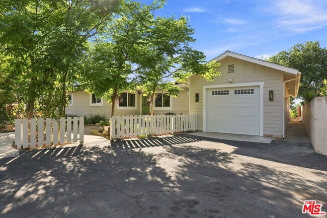 Photo - 107 Alto Dr