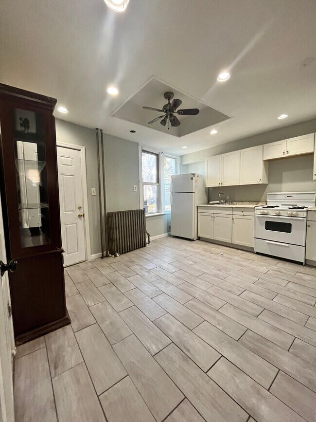 Photo - 44 Clerk St Unit 1