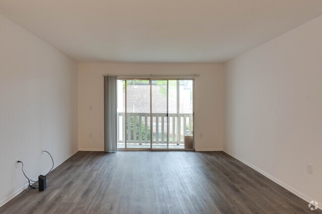 2BR,2BA - 950SF - Living Room