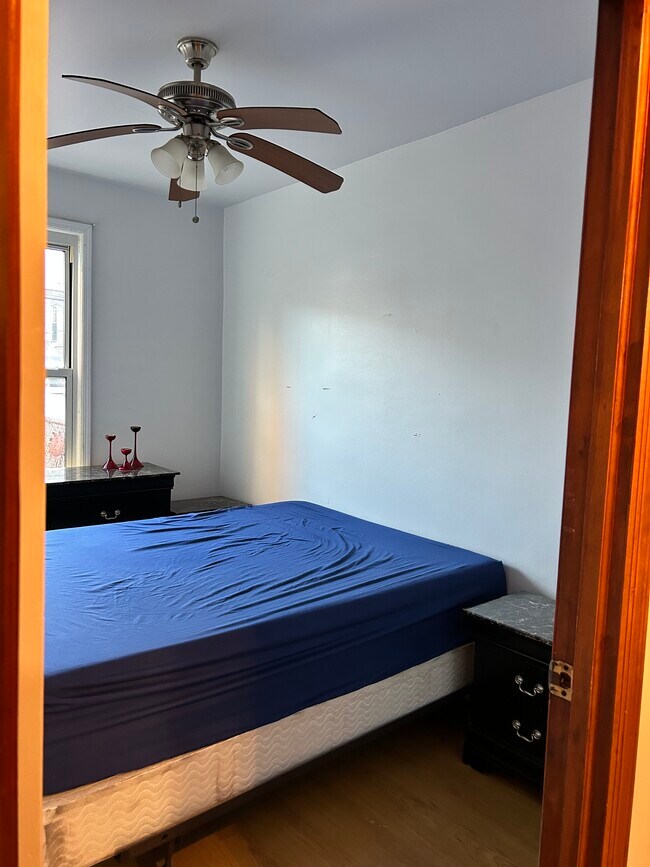 Dormitorio uno - 2370 64th St