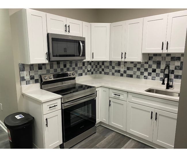 2123 Sinclair Ln Unit 2C W/Bath - AVAILABLE $850 2C
