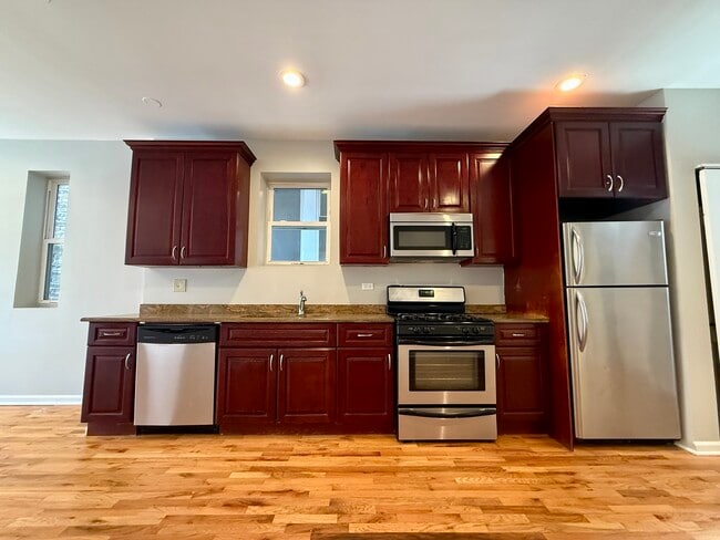 Photo - 3219 S Lituanica Ave