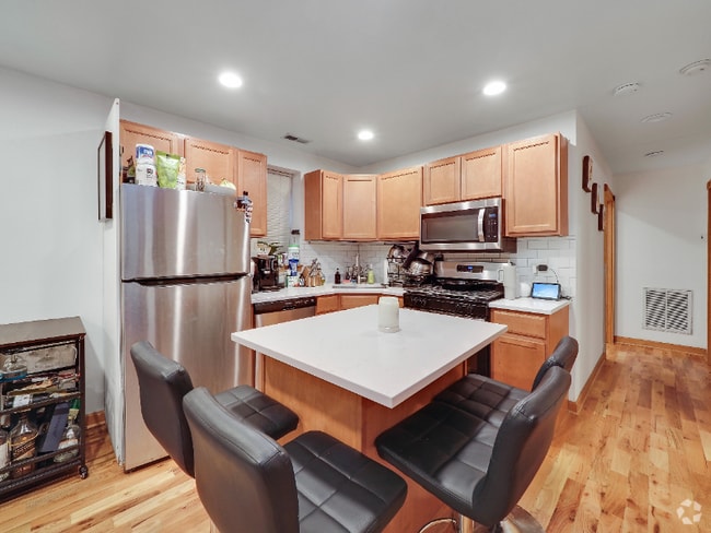 Building Photo - 2425 N Greenview Ave Unit GR Rental