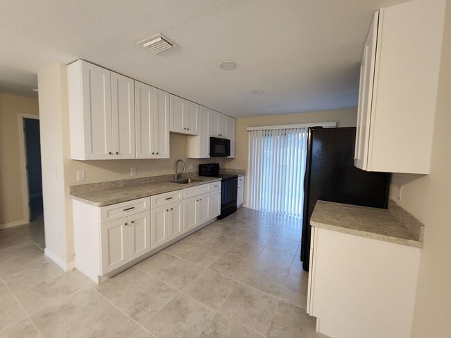 Cozy Duplex in the Beautiful Buckingham Area