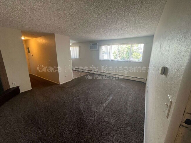 Photo - 7091 Hooker St